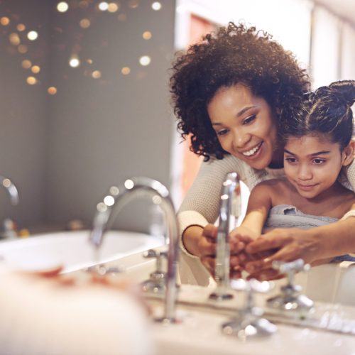 Cropped shot of a mother and daughter washing their hands at the bathroom sinkhttp://195.154.178.81/DATA/i_collage/pi/shoots/784169.jpg